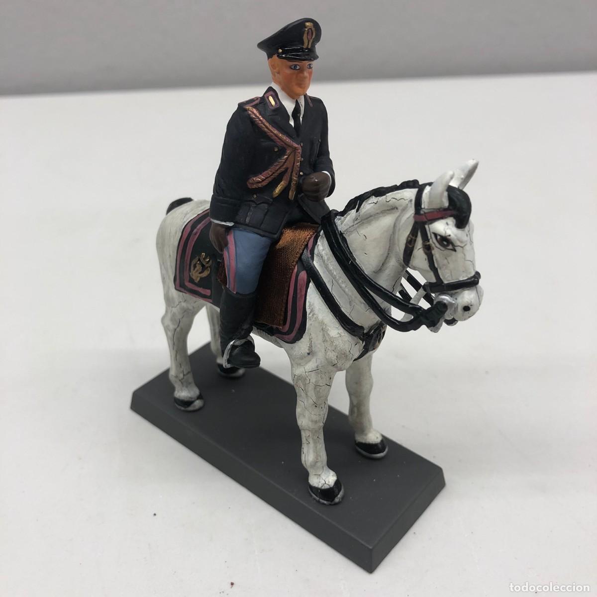 Juguetes antiguos: SOLDADITO DE PLOMO - DEA BY CASSANDRA - MOUNTED POLICEMAN - ITALY 2001 - 100 MM