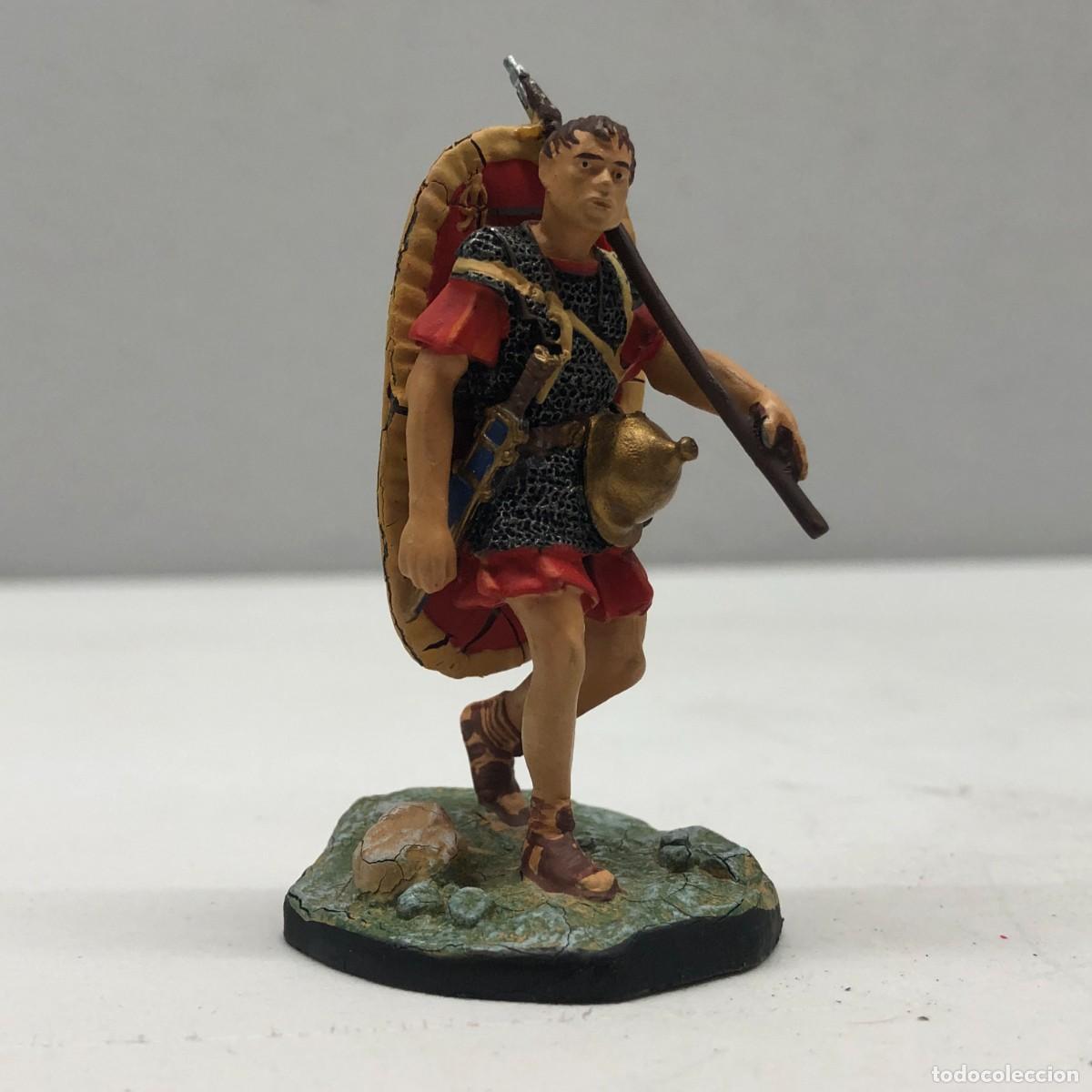 Juguetes antiguos: SOLDADITO DE PLOMO - INFANTE ROMANO EN MARCHA - ANTIGUA ROMA - 70 MM