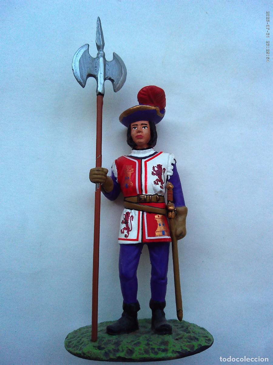 Juguetes antiguos: FIGURA DE PLOMO DE ALABARDERO DE LA GUARDIA DE FERNANDO EL CATOLICO 1505