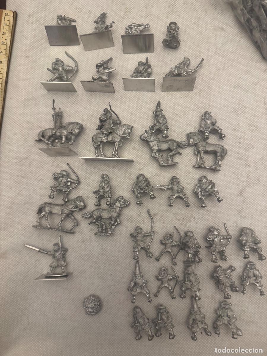Juguetes antiguos: Grupo samurais en metal escala 28mm
