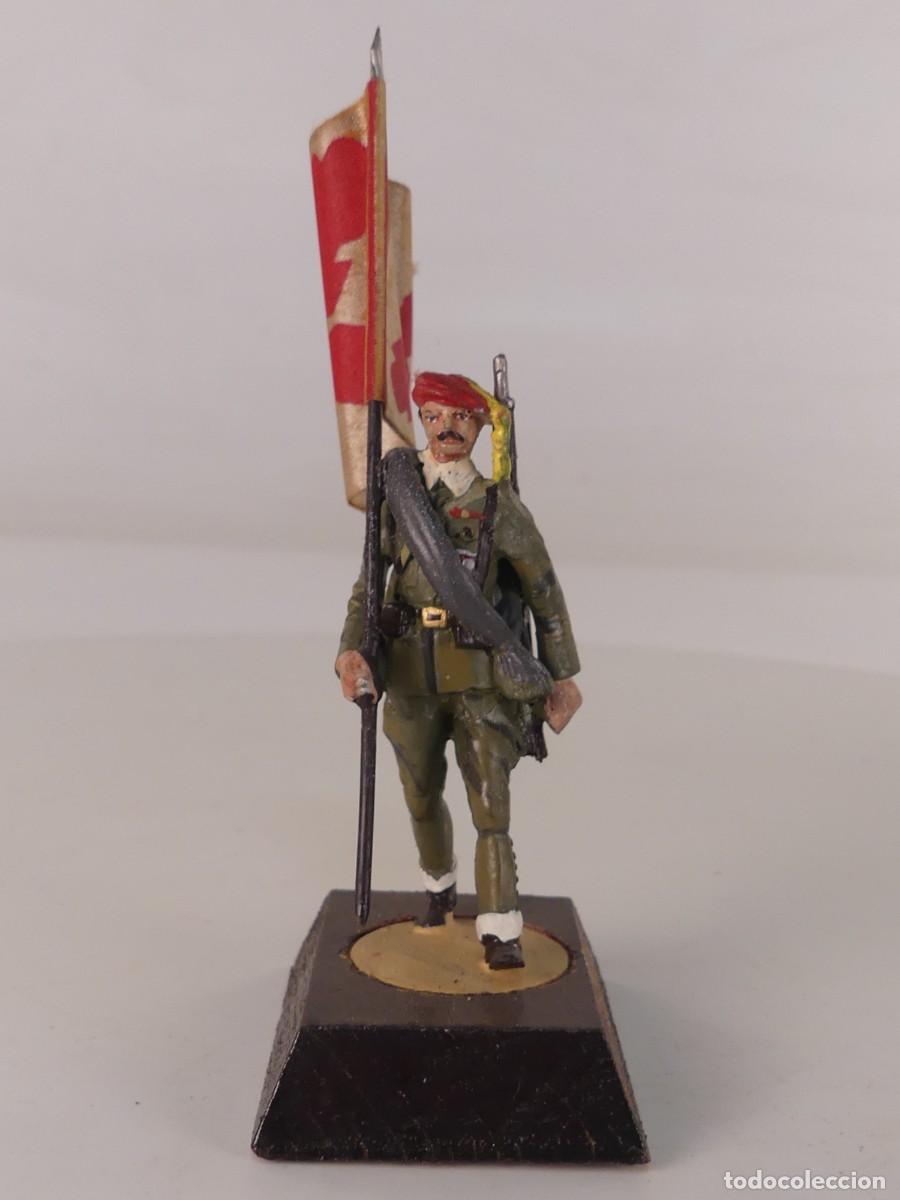 Jeux Anciens: SOLDADITO DE PLOMO CON BANDERA CARLISTA &ndash; OBJETO DE COLECCION