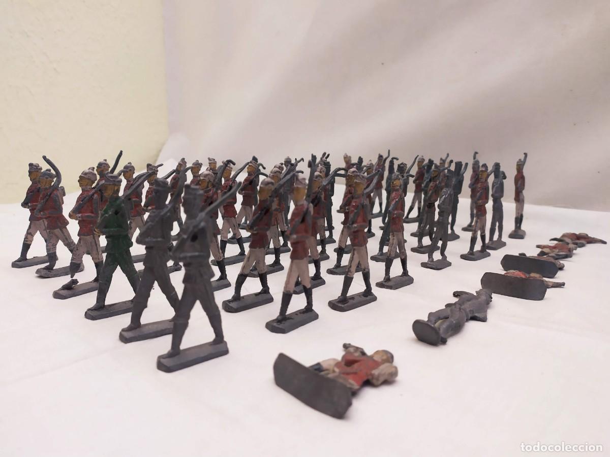 Jeux Anciens: Soldados de plomo. Soldaditos pintados y sin pintar.