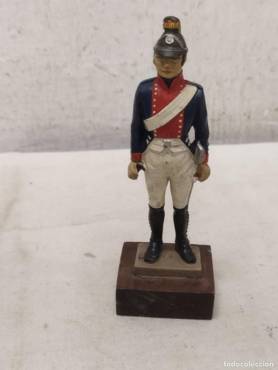 Jogos Antigos: Antiguo soldado soldadito de plomo a identificar. Fusilero uniforme napole&oacute;nico azul y pechera roja