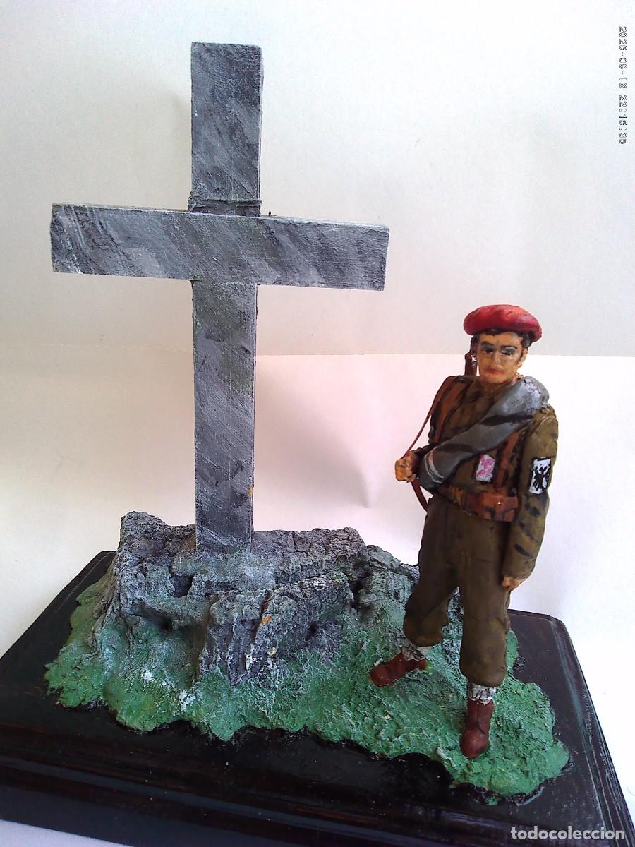 Juguetes antiguos: GUERRA CIVIL : DIORAMA CON FIGURA DE VOLUNTARIO DEL REQUETE Y CRUZ