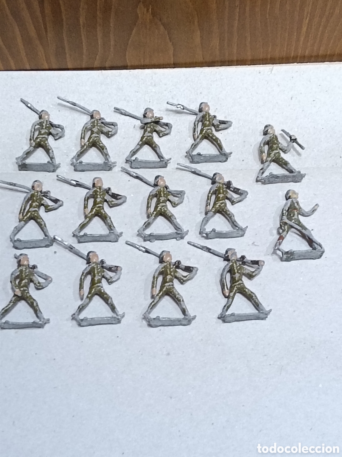 Juguetes antiguos: 14 soldados de plomo 50 mm