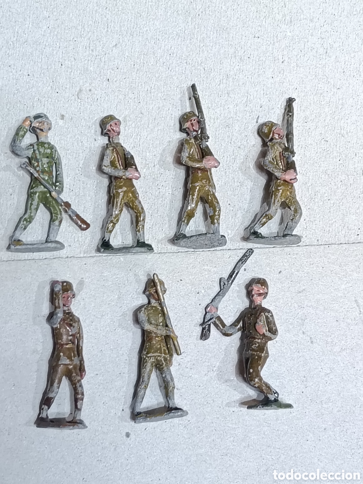 Juguetes antiguos: 7 soldados de plomo 45 mm
