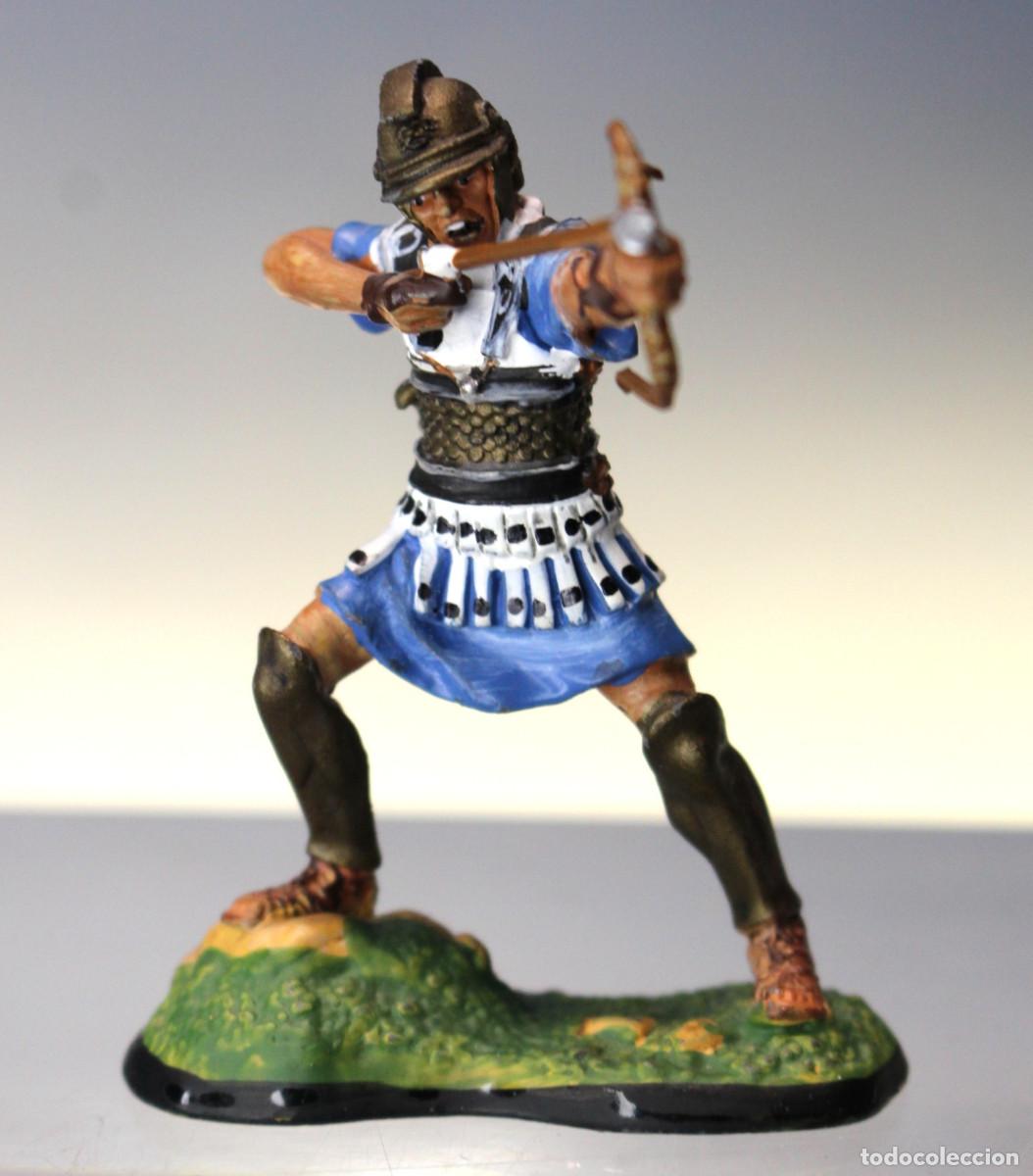 Juguetes antiguos: Arquero cartagin&eacute;s #25. 1:32. Soldados de plomo de la Antigua Roma.