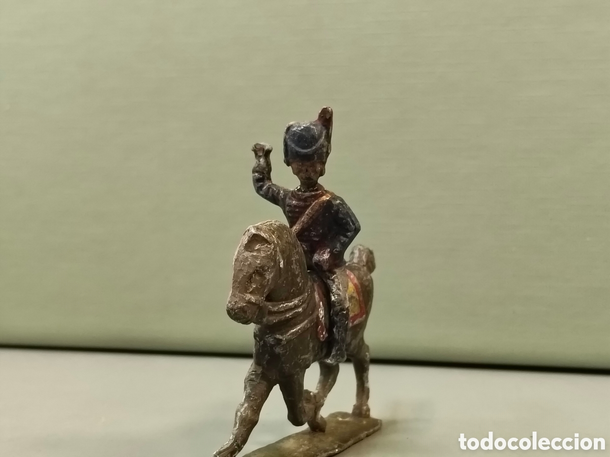Juguetes antiguos: Antiguo soldado de plomo a caballo