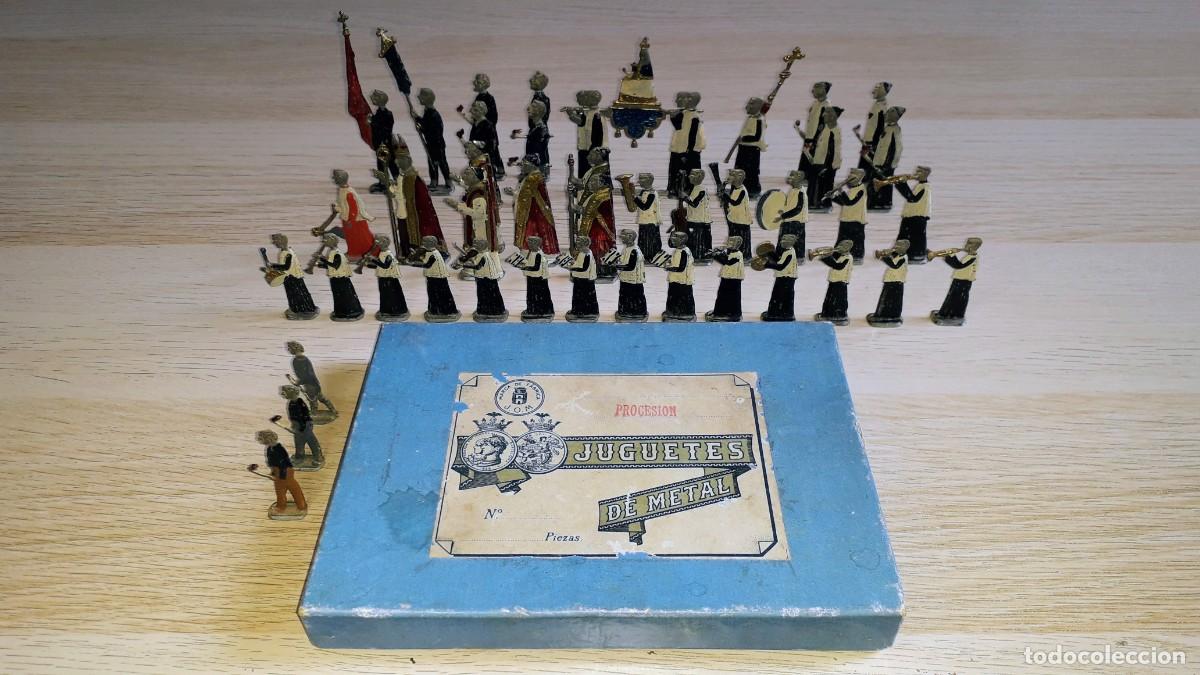 Juguetes antiguos: Procesi&oacute;n Corpus Montserrat, 42 figuras planas en plomo, J.O.M Juan Ortelli Monta&ntilde;&aacute;, ppio S.XX. Caja