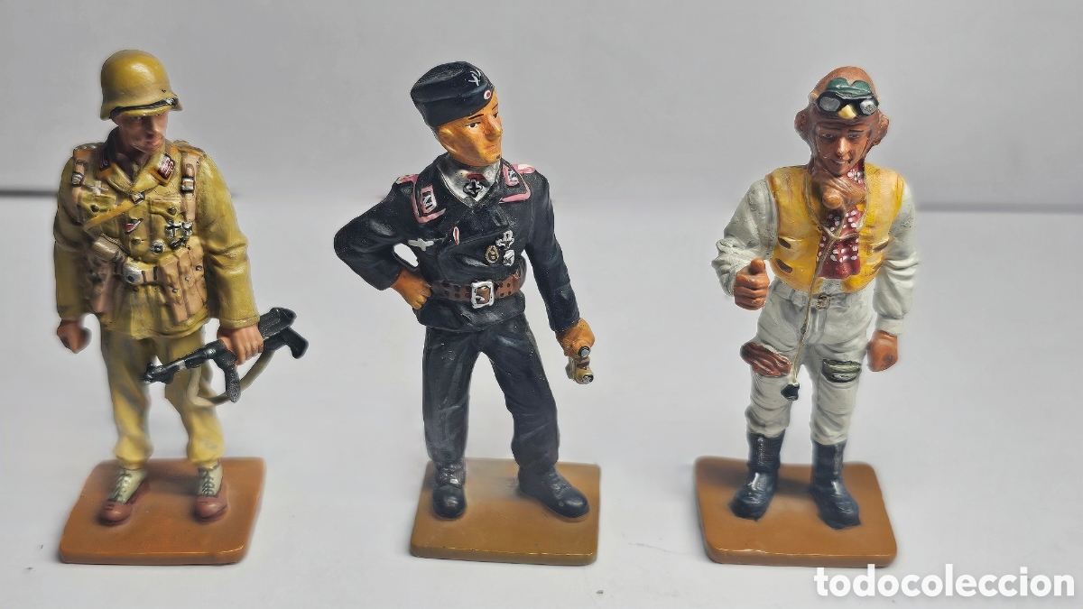 Juguetes antiguos: Conjunto de soldados de plomo