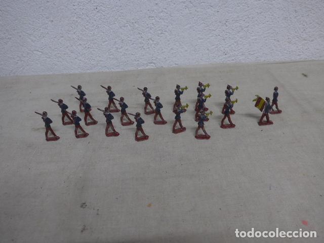 Juguetes antiguos: Lote de 20 antiguos soldados de plomo, son soldaditos militares, principios siglo XX, guerra civil