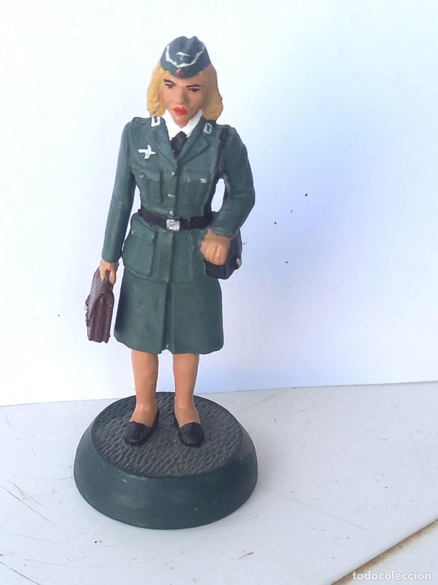 Juguetes antiguos: Figura de plomo de un Soldado Asistente 2 &ordf; Guerra Mundial-Almirall Palou