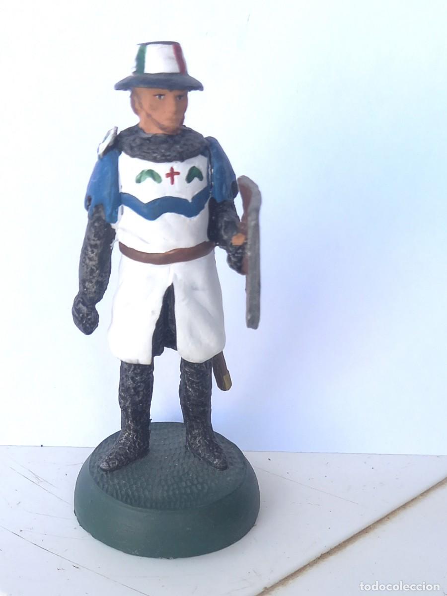 Juguetes antiguos: Figura de plomo de un Infante Ingles siglo XIV-Almirall Palou ref.3/091