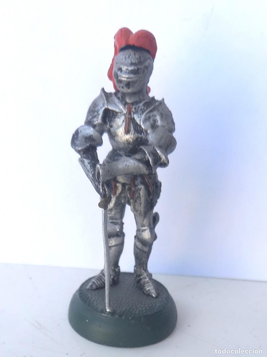 Juguetes antiguos: Figura de plomo de un Soldado acorazado-Almirall Palou ref.3/049