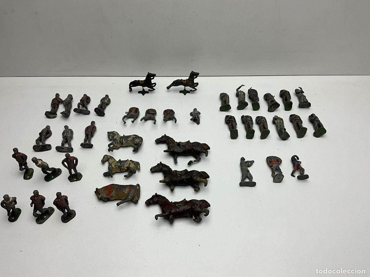 Juguetes antiguos: ANTIGUO LOTE DE FIGURAS DE PLOMO PARA RESTAURAR - SOLDADOS-JUGADORES DE FUTBOL-TORERO-CABALLOS . ETC