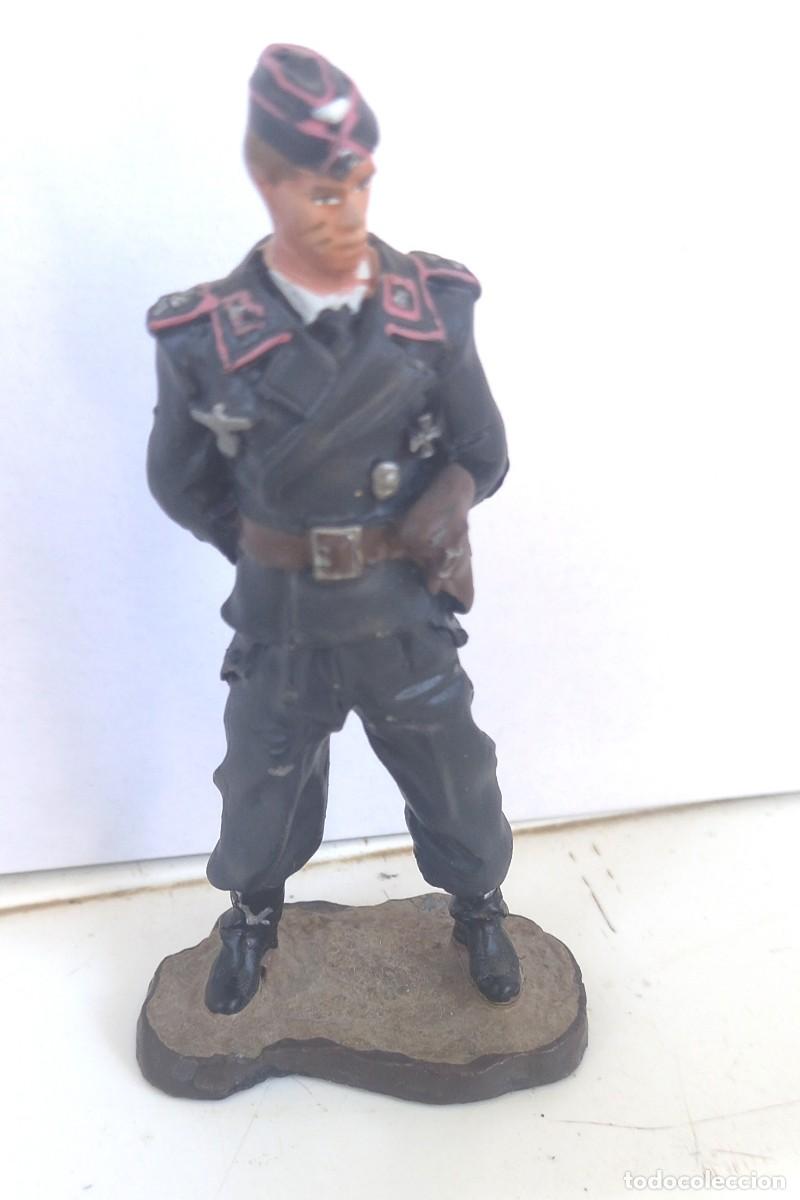 Juguetes antiguos: Figura de plomo de un comandante de tanques alem&aacute;n
