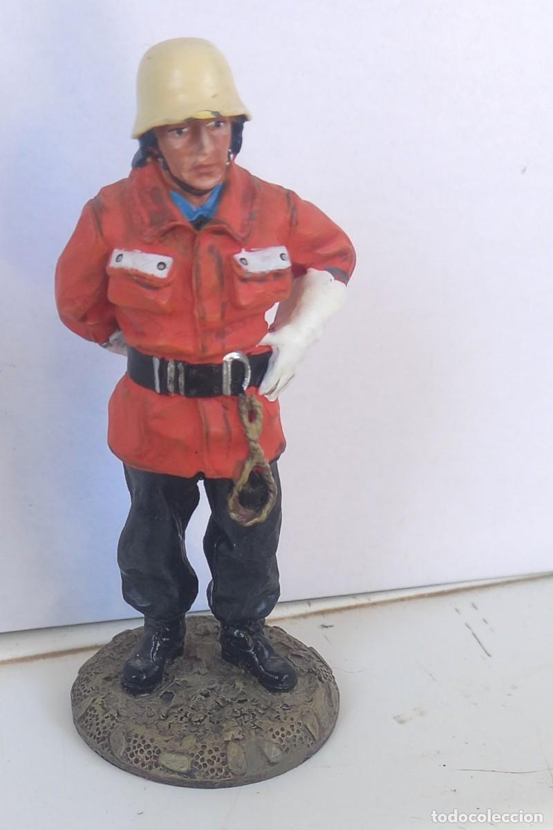 Juguetes antiguos: Figura de plomo de un Bombero Alem&aacute;n a&ntilde;o 1990 ,delPrado