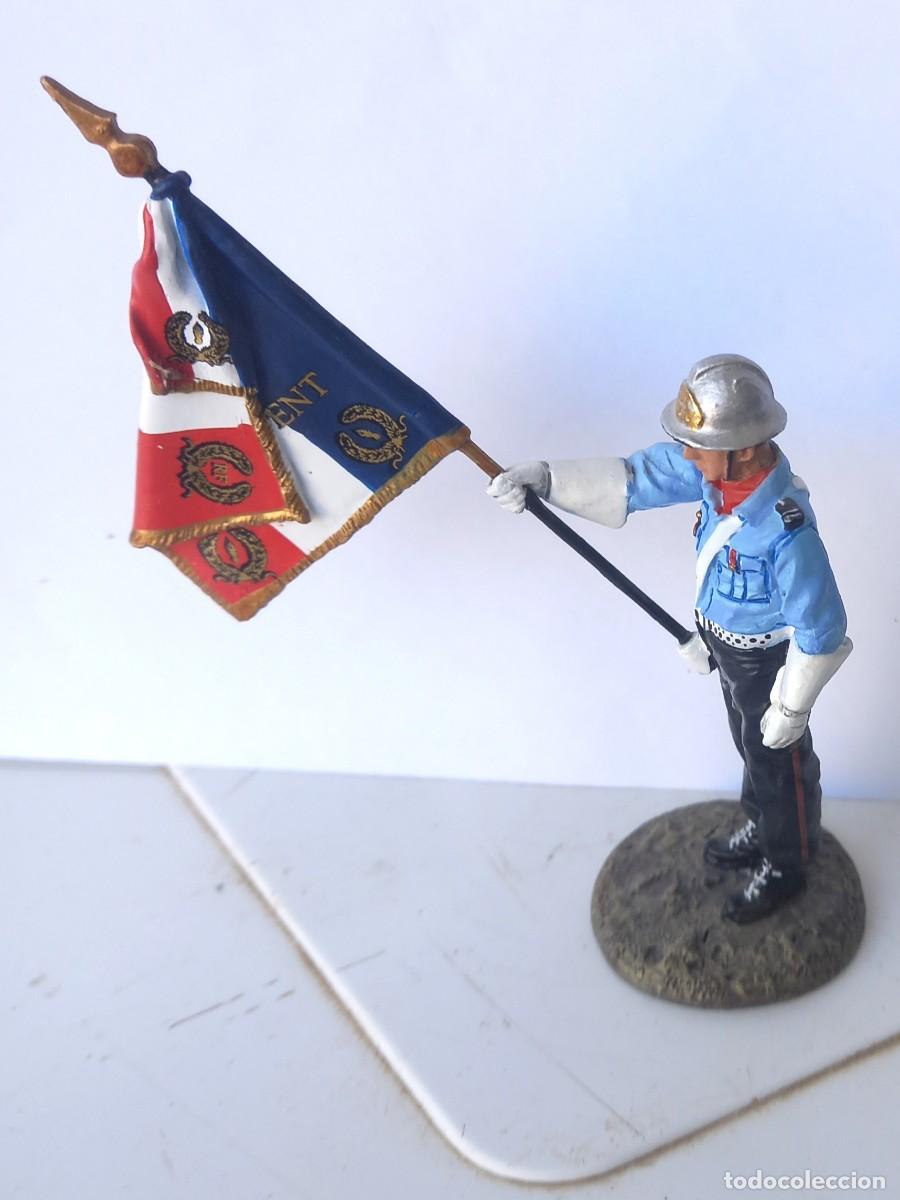 Juguetes antiguos: Figura de plomo de un Abanderado de Bombreros de Lyon delPrado