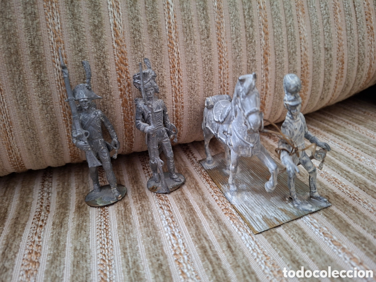 Giochi Antichi: FIGURAS FRANCESES NAPOLEONICOS : 2 SOLDADOS, UN CORACERO Y CABALLO &rdquo;ALYMER&rdquo;