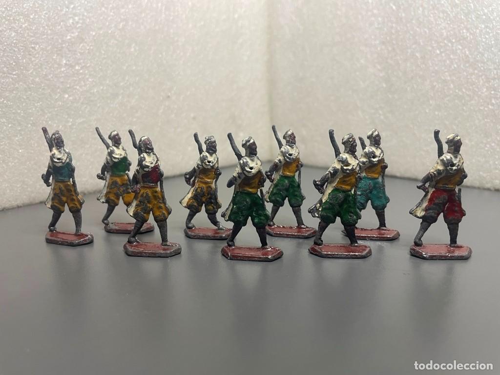 Juguetes antiguos: Lote de 9 Soldados de Plomo beduinos del desierto o Regulares indigenas