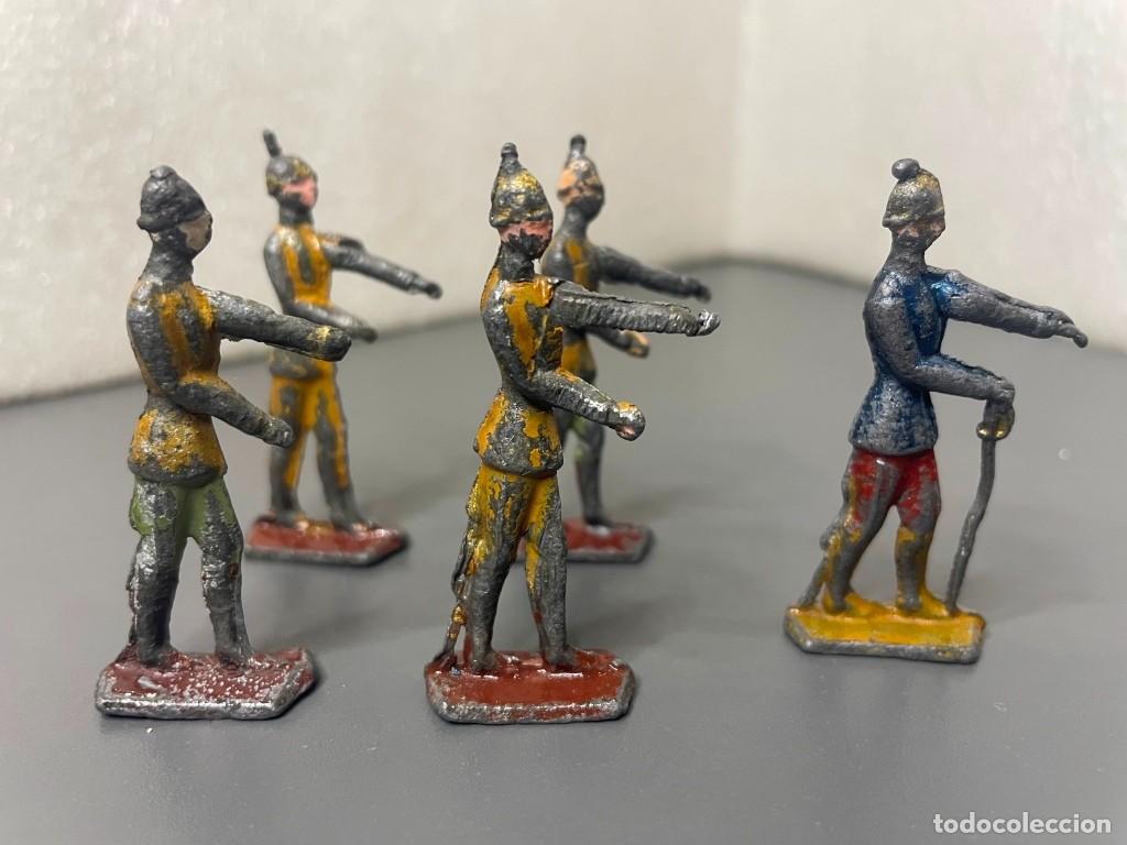 Juguetes antiguos: Lote de 5 Soldados Plomo 52mm Casco de Punta (Pickelhaube) - Casanellas (Schneider