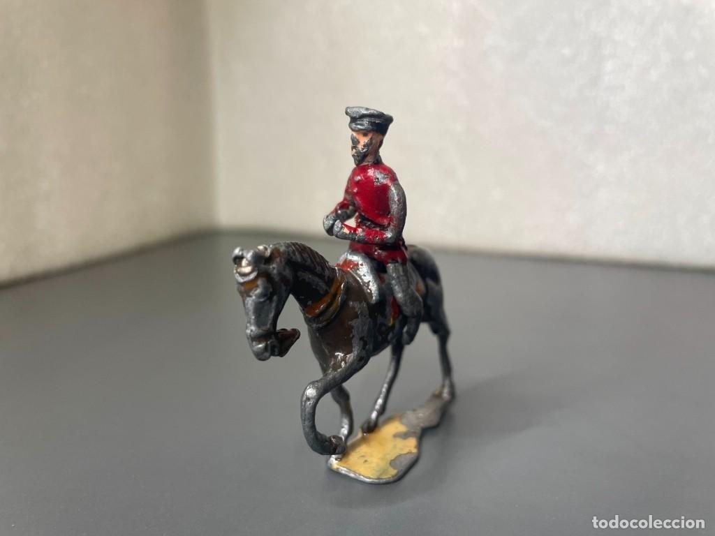 Juguetes antiguos: Figura de plomo a caballo - Capell / Casanellas, Teixido, ..