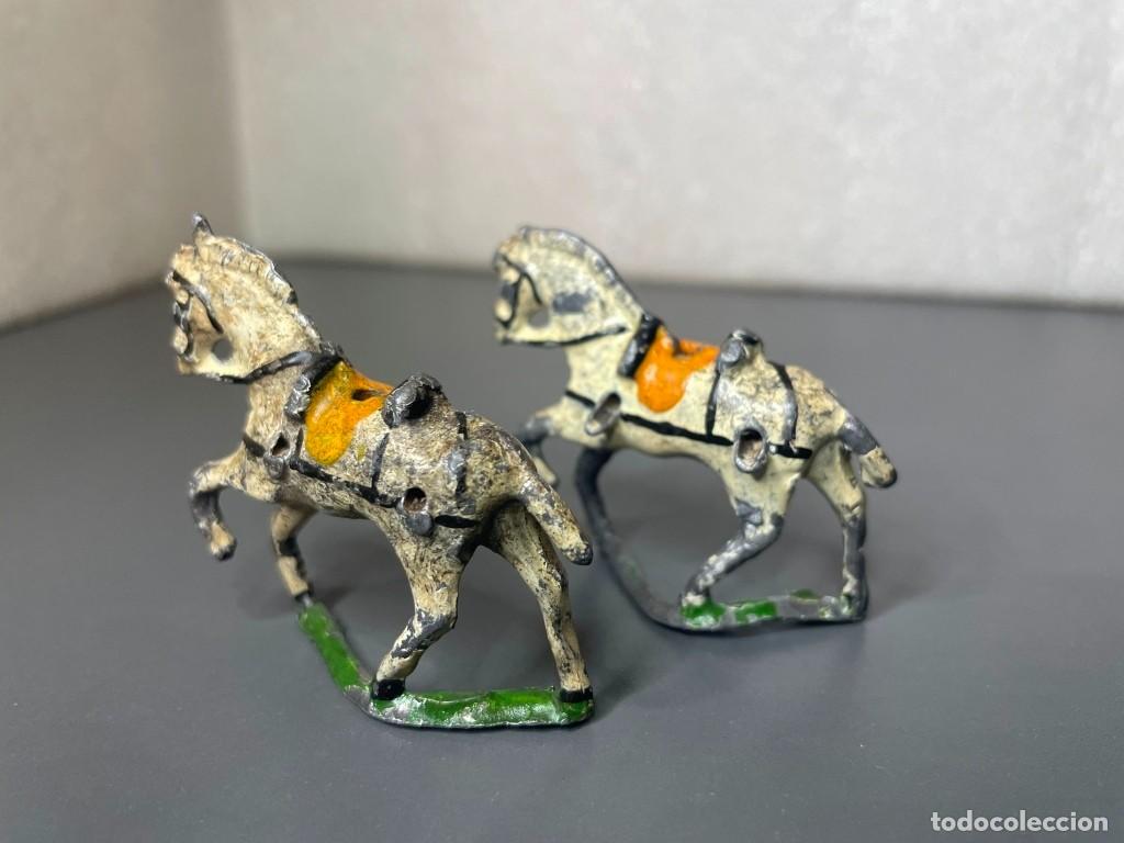Juguetes antiguos: dos figuras de caballos de tiro - Capell / Casanellas, Teixido, ..