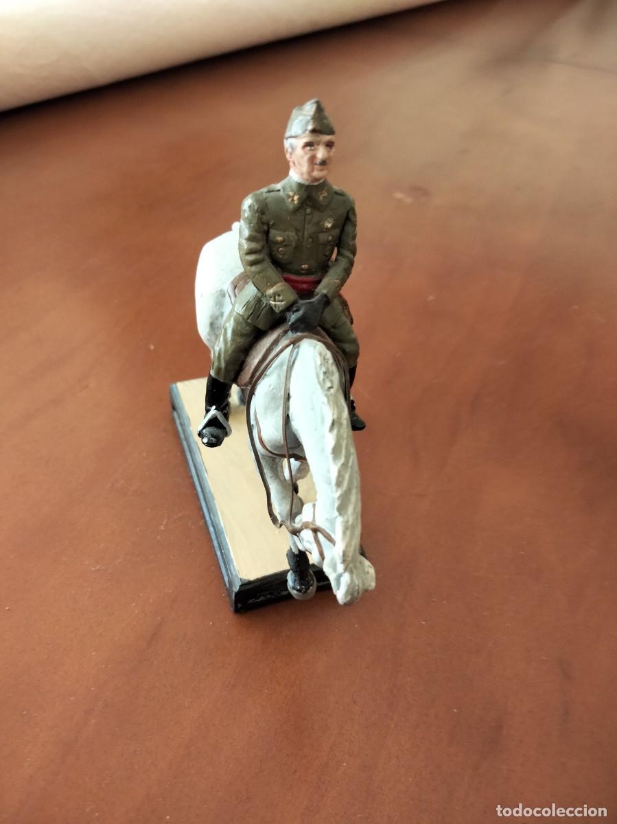 Juguetes antiguos: Figura de plomo General Franco a caballo. Alymer