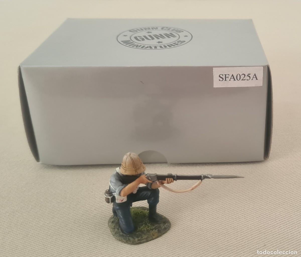 Juguetes antiguos: THOMAS GUNN ZULU WAR REF. SFA025A KNEELING BRITISH RIFLEMAN FIRING (RETIRED)