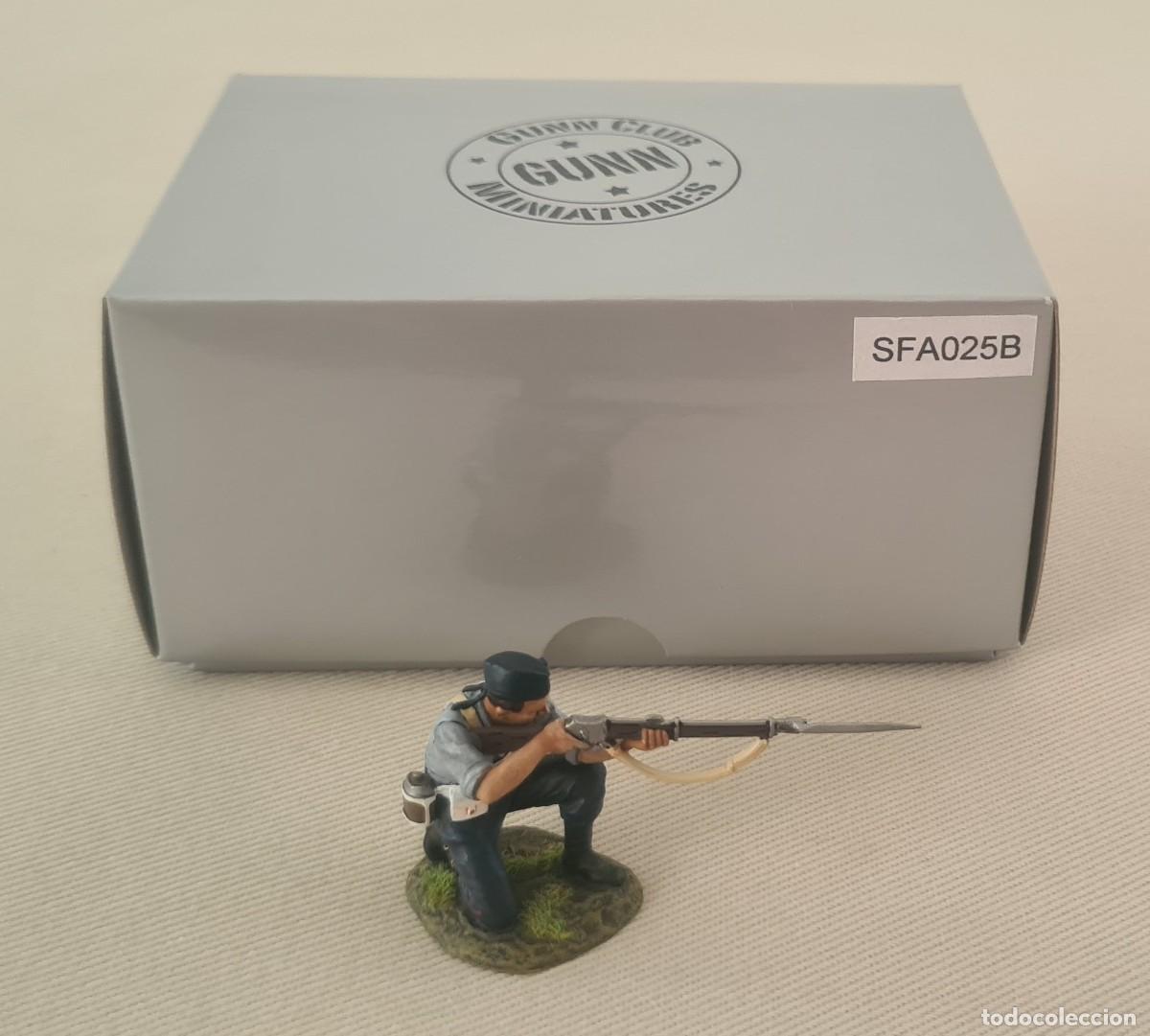 Juguetes antiguos: THOMAS GUNN ZULU WAR REF. SFA025B KNEELING BRITISH RIFLEMAN IN CAP FIRING (RETIRED)