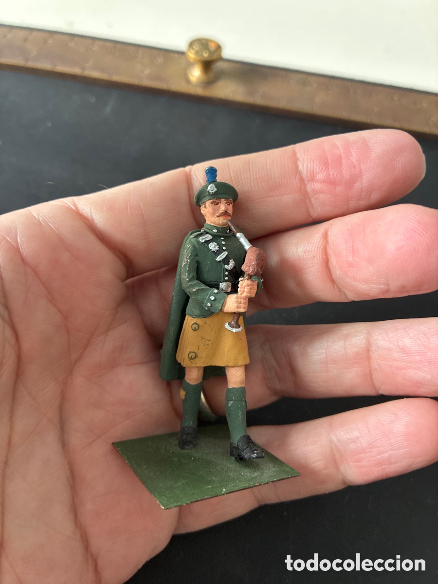 Juguetes antiguos: gaitero escoc&eacute;s de las Tierras Altas (Highland Bagpiper)