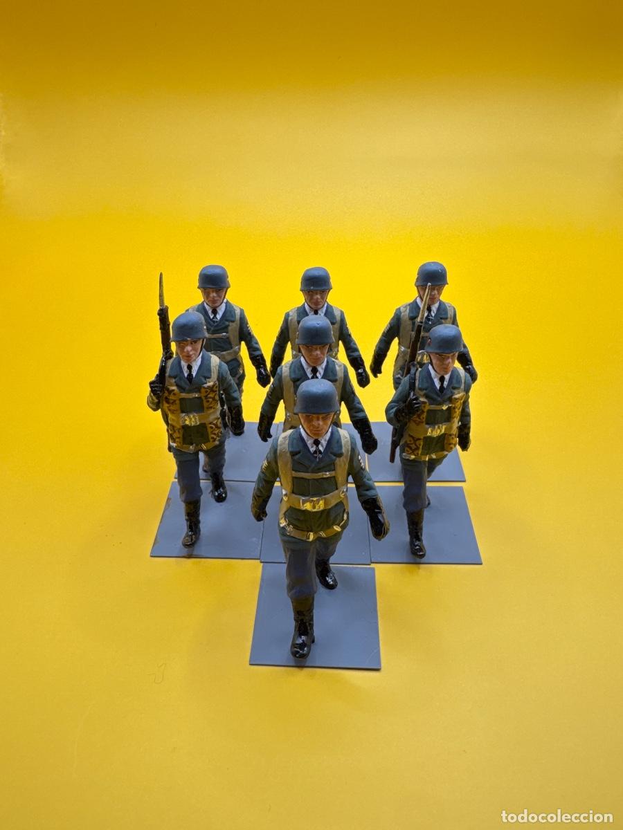 Jogos Antigos: DESFILE 7 PARACAIDISTAS ALEMANES FALLSCHIRMJ&Auml;GER &ndash; II GUERRA MUNDIAL &ndash; SOLDADOS DE PLOMO SOLDAT