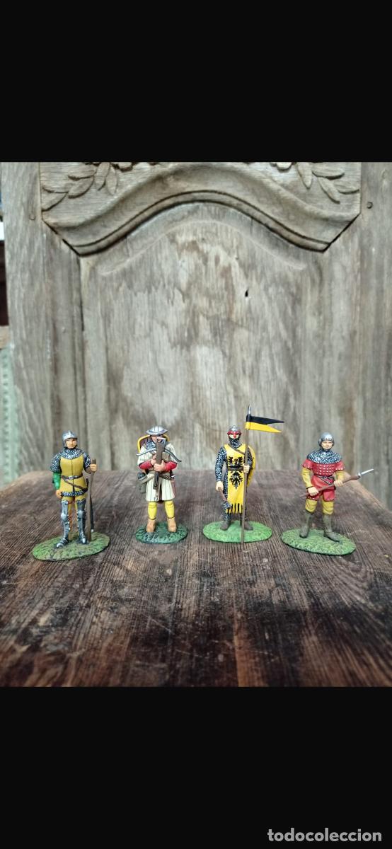 Altes Spielzeug: Soldados plomo medievales grupo de 4 soldaditos armaduras