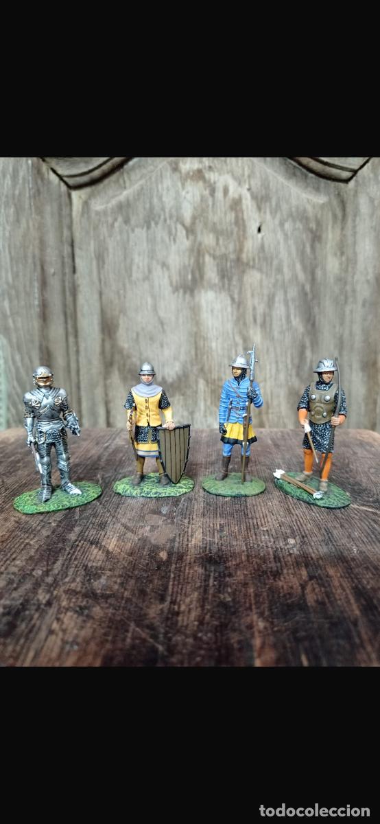 Altes Spielzeug: Soldados plomo medievales grupo de 4 soldaditos armaduras