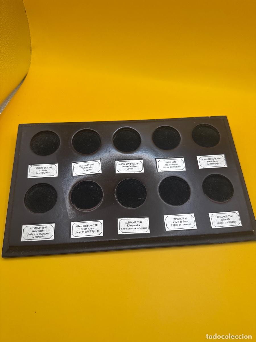 Juguetes antiguos: Peana exposici&oacute;n soldados de plomo almirall