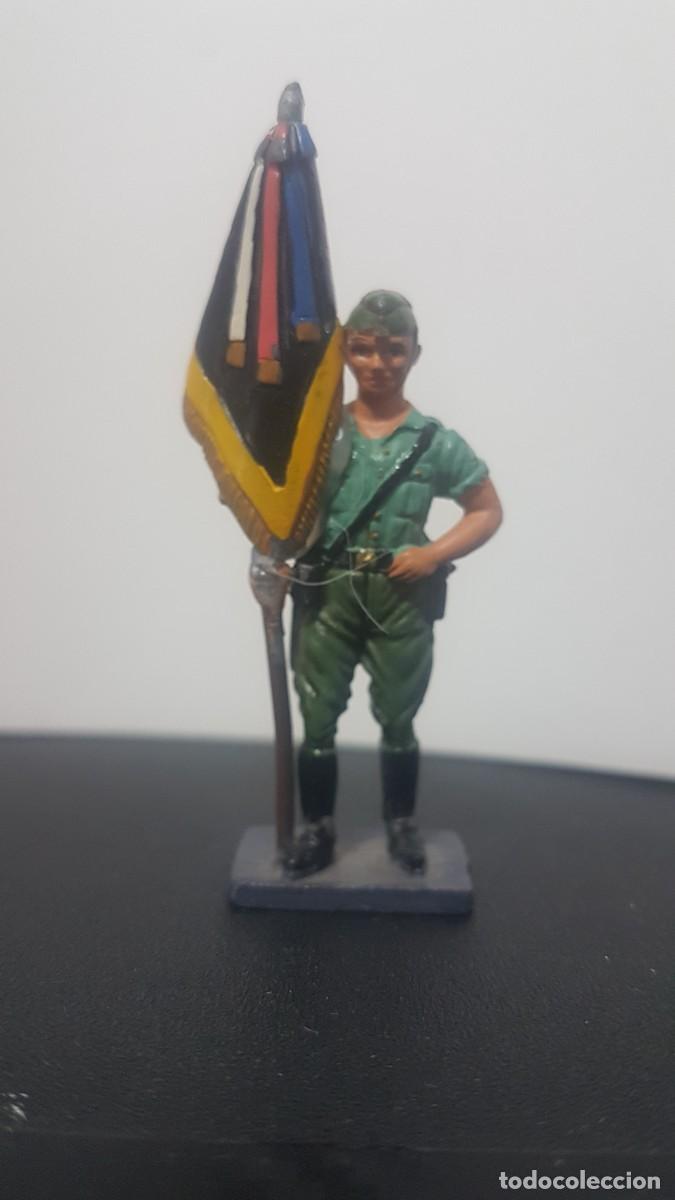 Juguetes antiguos: J) Soldadito de plomo &rdquo;Legionario Abanderado de la Legi&oacute;n espa&ntilde;ola&rdquo; LEER DESCRIPCION