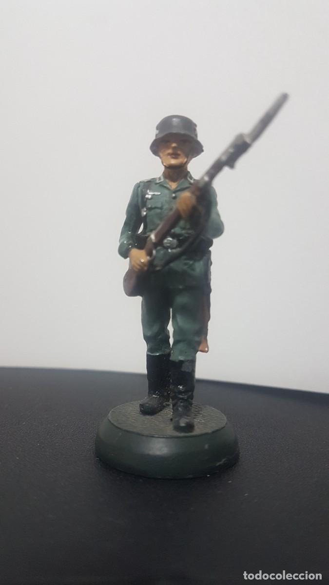 Juguetes antiguos: J) Soldadito de plomo &rdquo;Ejercito alem&aacute;n de infanter&iacute;a&rdquo; LEER DESCRIPCION