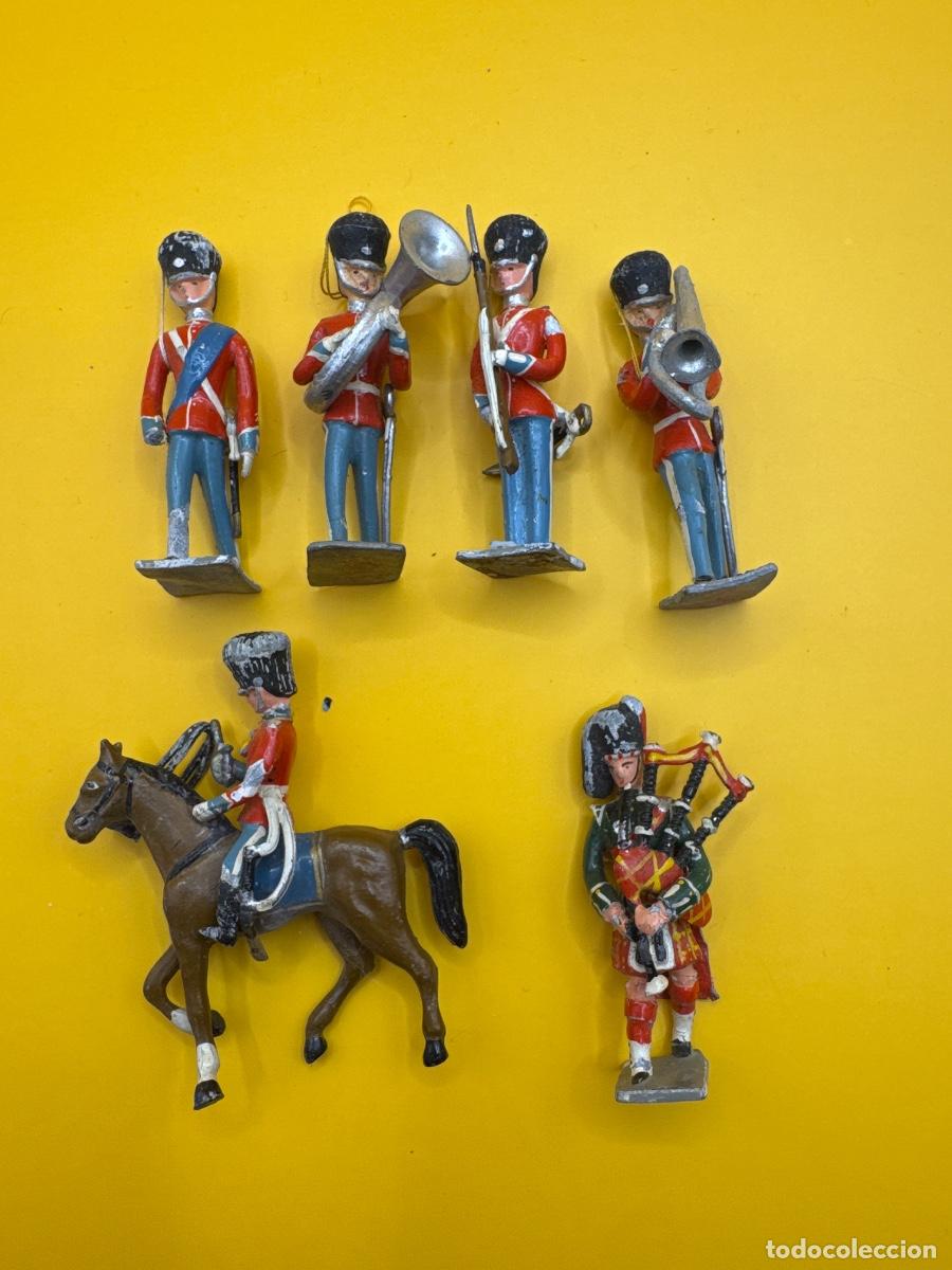 Juguetes antiguos: LOTE 6 SOLDADOS DE PLOMO ANTIGUOS &ndash; BANDA M&Uacute;SICA MILITAR BRIT&Aacute;NICA &ndash; GAITERO ESCOC&Eacute;S Y JINETE A CABA