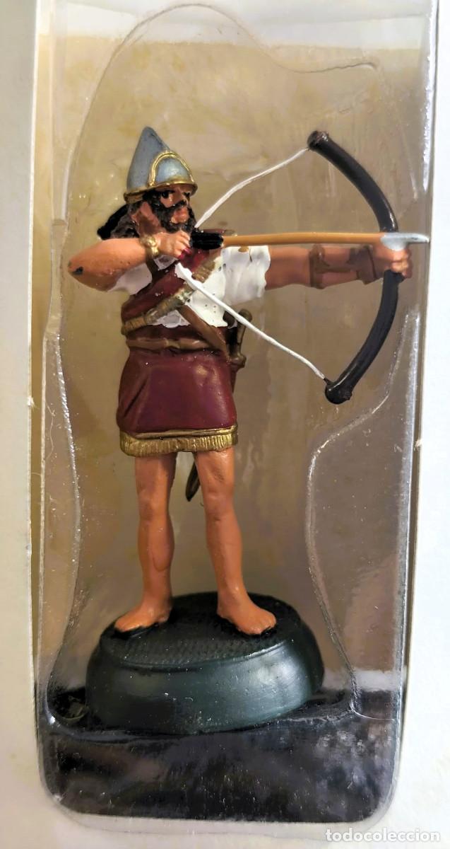 Juguetes antiguos: Figura de plomo &ndash; Arquero antiguo barbado &ndash; Miniatura pintada a mano &ndash; Coleccionismo hist&oacute;rico