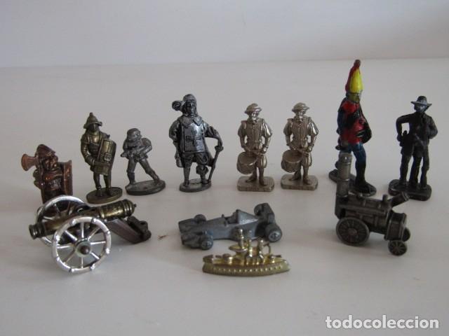 Juguetes antiguos: LOTE FIGURAS DE METAL HUEVOS KINDER MINIATURAS SOLDADITOS Y VEHICULOS VINTAGE