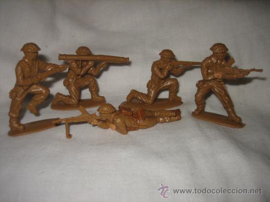 Juguetes antiguos: 5 SOLDADOS - Foto 1