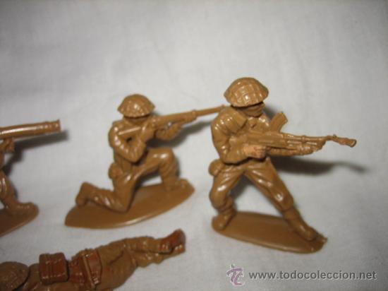 Juguetes antiguos: 5 SOLDADOS - Foto 3