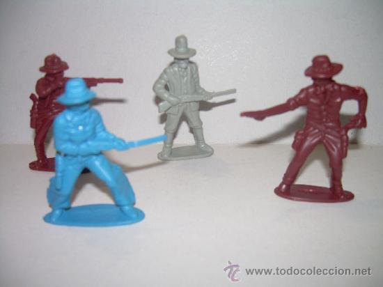 Juguetes antiguos: CONJUNTO DE VAQUEROS DE PLASTICO - Foto 2