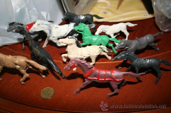 Juguetes antiguos: LOTE CABALLOS. DE PLASTICO. . - Foto 1