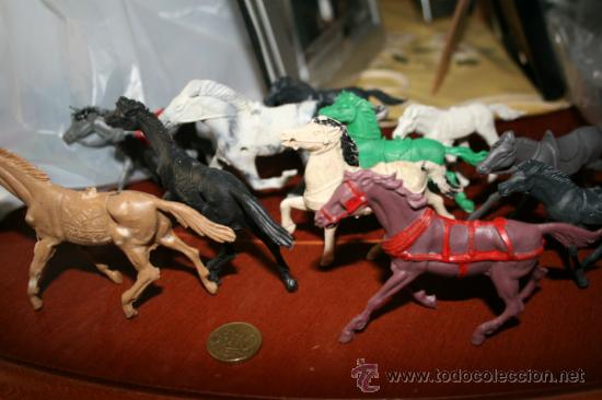 Juguetes antiguos: LOTE CABALLOS. DE PLASTICO. . - Foto 2
