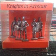 Juguetes Antiguos: SET CAJA BOX 5 CABALLEROS CON ARMADURA KNIGHTS IN ARMOUR MARCA WESTAIR REINO UNIDO UNITED KINGDOM.. Lote 67173137
