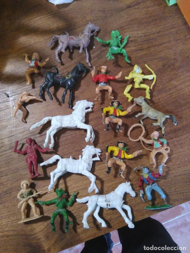 Juguetes antiguos: Lote indios y americanos - Foto 1