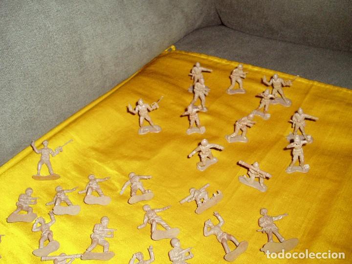 Juguetes antiguos: Soldaditos pl&aacute;stico - Foto 2