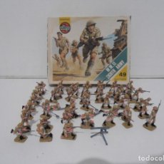 Juguetes Antiguos: CAJA AIRFIX, WWII EIGHTH ARMY 1:72. Lote 382382344