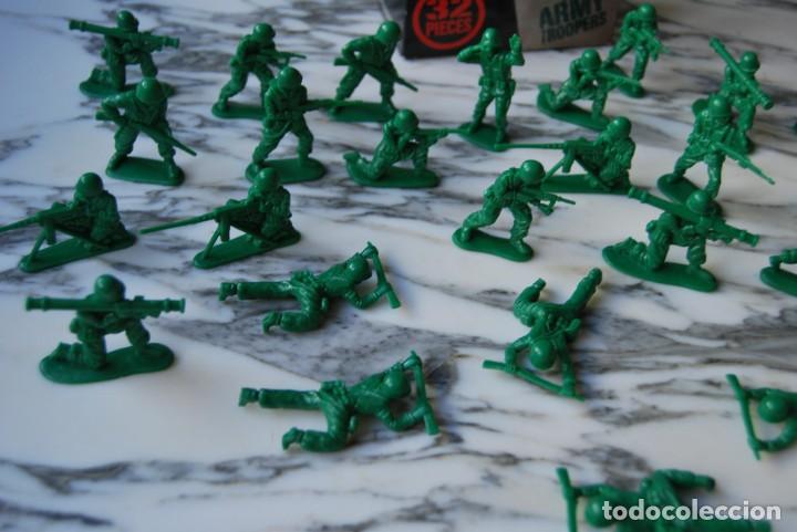 24 soldados de plastico pintados - Compra venta en todocoleccion